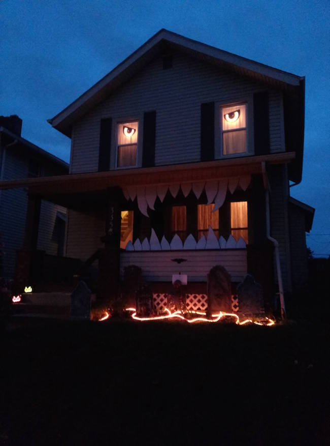 Apparently It's Time To Step Up Your Halloween Decorations 
