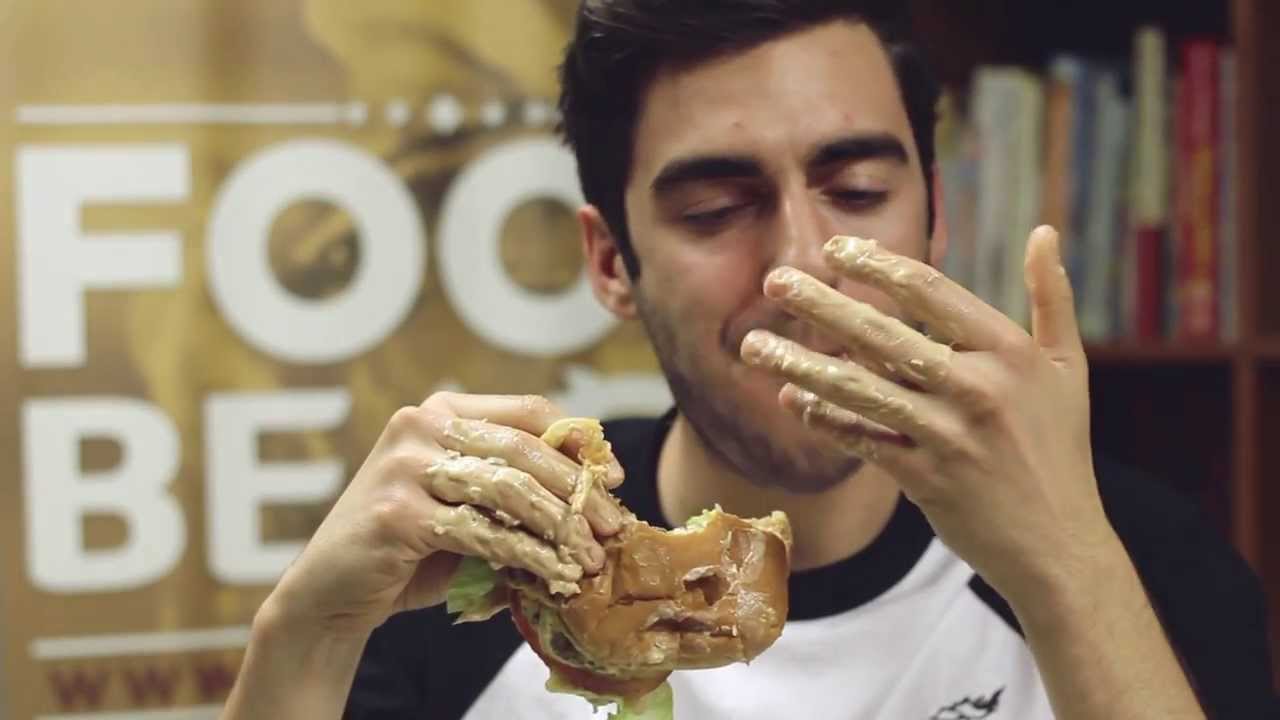 How to Eat a Burger, According to Science | FOODBEAST LABS