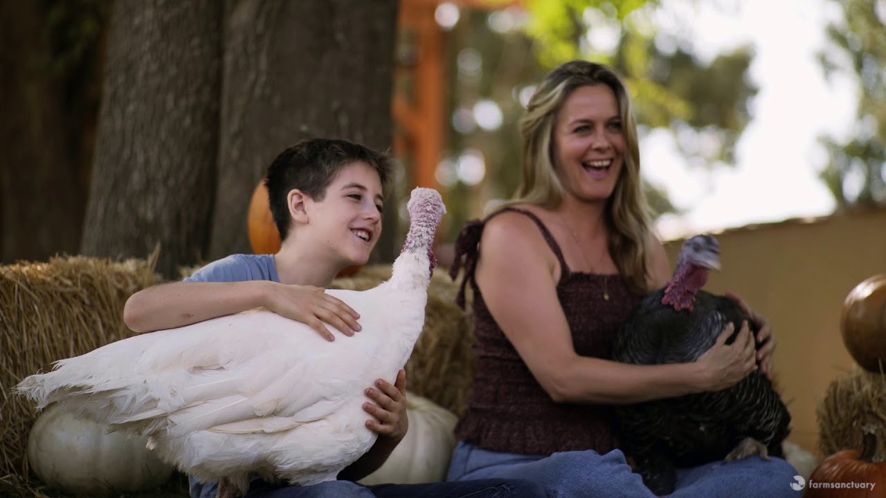 Alicia Silverstone & Bear Blu Celebrate a Turkey-free Thanksgiving