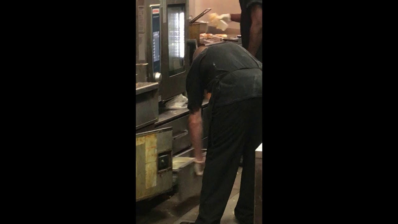 Hooters Wings || ViralHog