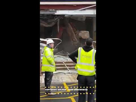 Unpaid contractor destroys travelodge FULL VIDEO- CREDIT: Idiot UK Drivers Exposed