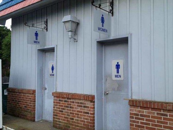 the-best-funny-pictures-of-men-women-bathroom-sign-mixup.jpg