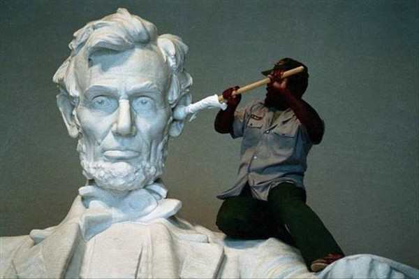 funny pic of cleaning out the lincoln memorial with a giant q-tip
