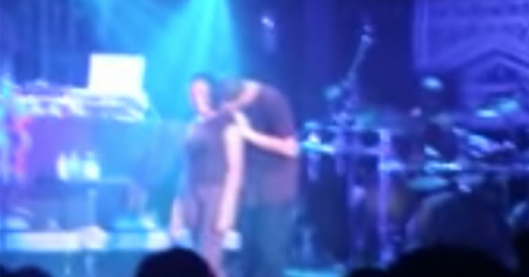 Drake Kissed A 17-Year-Old Girl Onstage In 2010