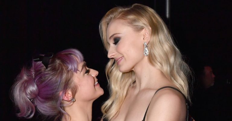 25 Times Maisie Williams And Sophie Turner Were The Queens Of Female Friendship