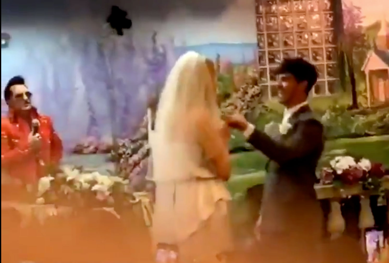 Sophie Turner And Joe Jonas Get Hitched In Surprise Las Vegas Wedding