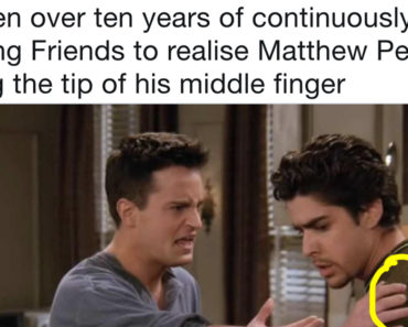 Matthew Perry, friends, Matthew Perry finger, Matthew Perry missing finger, is Matthew Perry missing his finger, Matthew Perry 2019, Matthew Perry age, Matthew Perry birthday