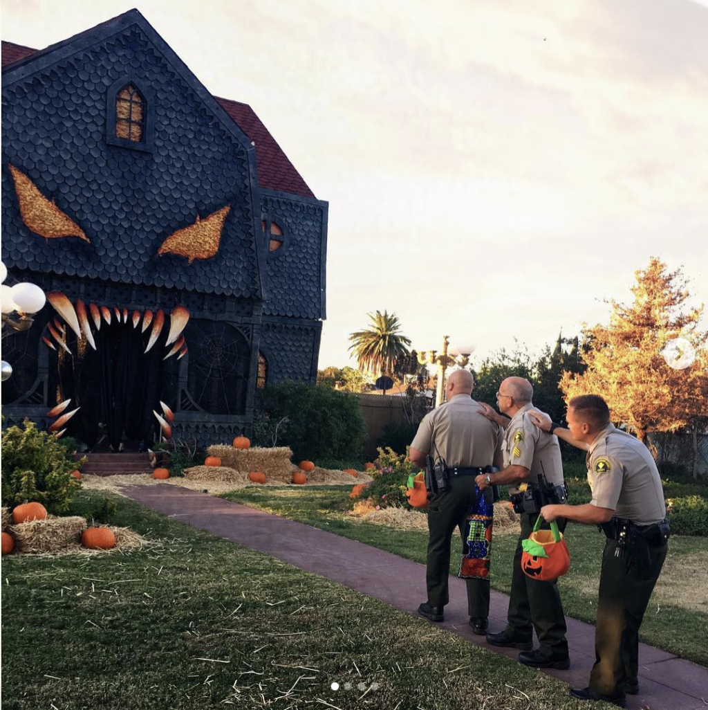 38 NextLevel Halloween Decorations That Freaked Neighbors Out