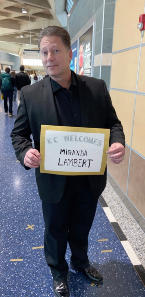 Dad Keeps Embarrassing Daughter With Hilarious Airport Pick-Up Signs