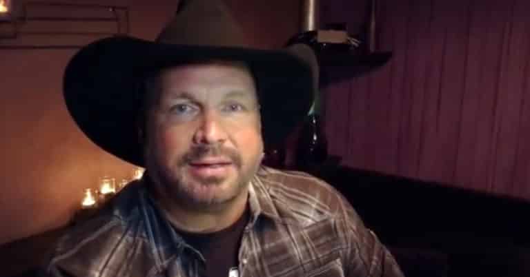 garth brooks, garth brooks sanders jersey, garth brooks barry sanders jersey