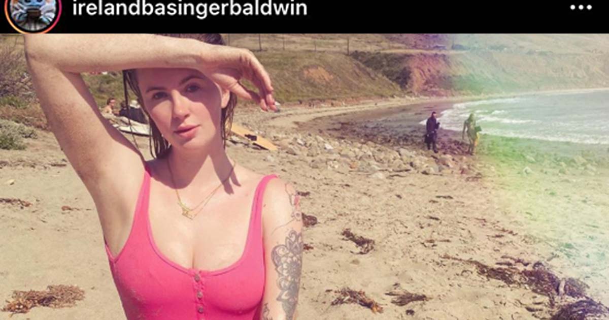 Ireland Baldwin shows nude boobs
