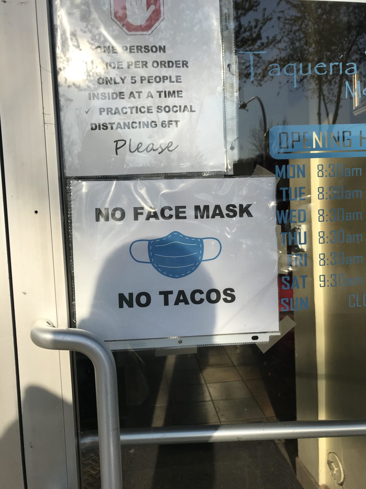 20 Funny Mask Signs Even A â€œKarenâ€  Would Laugh At