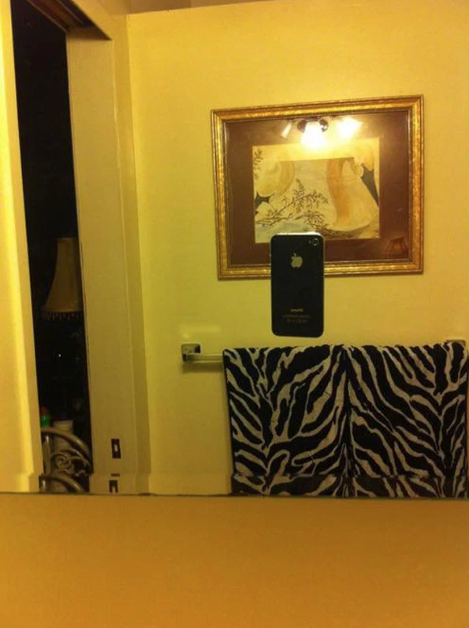 People Selling Mirrors Online Make For Some Creative Photos (17 Pics)