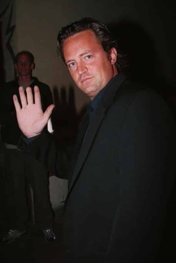 Matthew perry finger missing, Celebrity weird facts, strange true stories about celebs, celeb facts that will make you rethink them forever