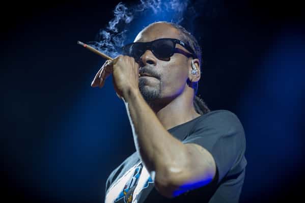 Celebrity weird facts, strange true stories about celebs, celeb facts that will make you rethink them forever, snoop dogg smoking a blunt on stage