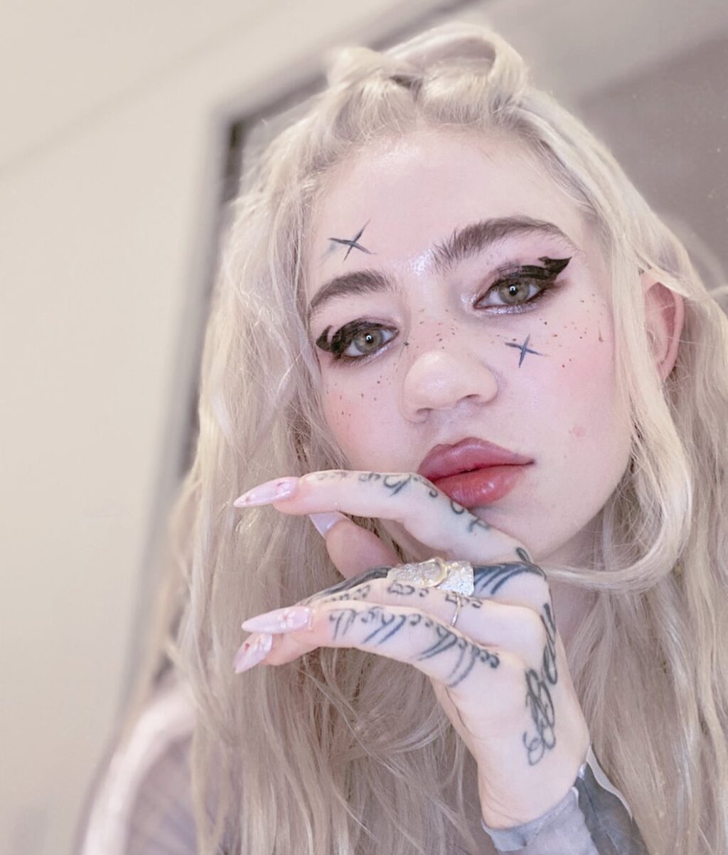 Grimes new back tattoo turns heads beautiful alien scars  Los Angeles  Times