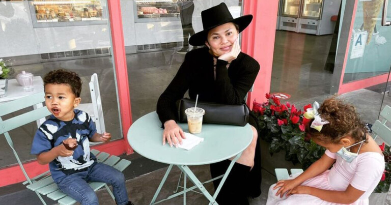 chrissy teigen pregnancy