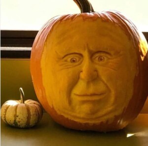 36 Creative Pumpkin Carvers That Took Things To Another Artistic Level