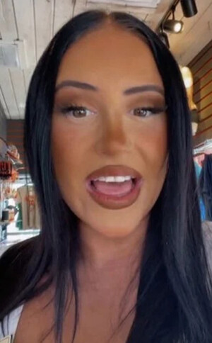 Man Leaves Phone Number For Hooters Waitress While Dining With Another