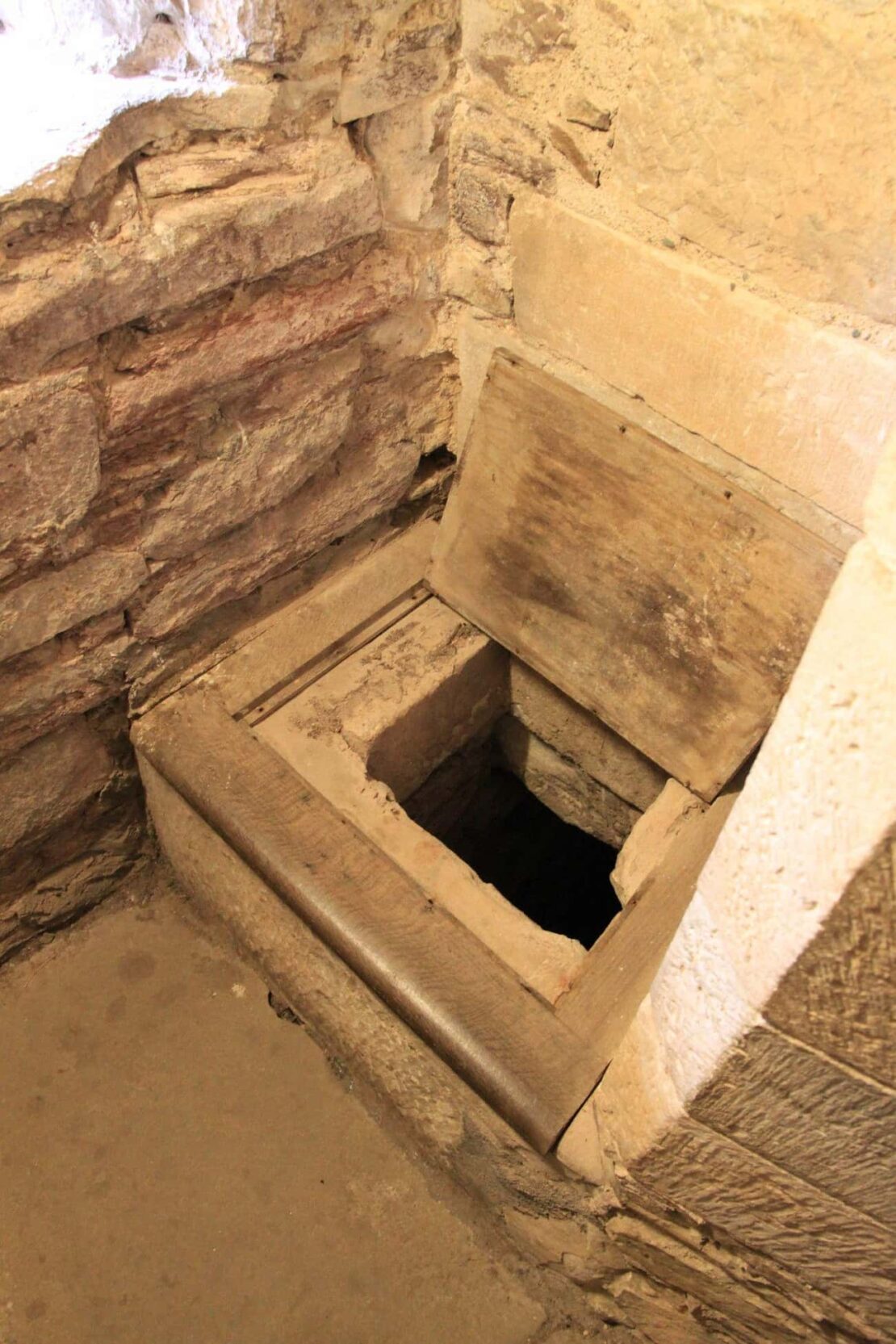 Toilets Through Time — How Toilets Have Evolved Since The Dawn Of Society