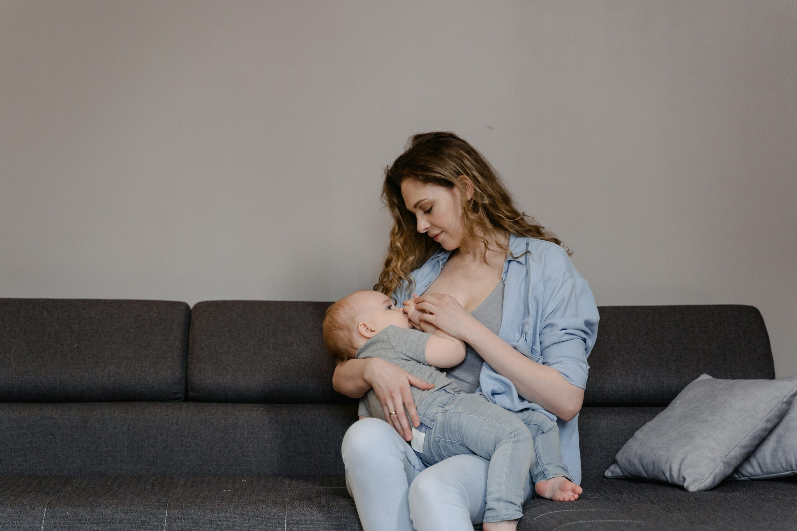 public breastfeeding celebrity moms