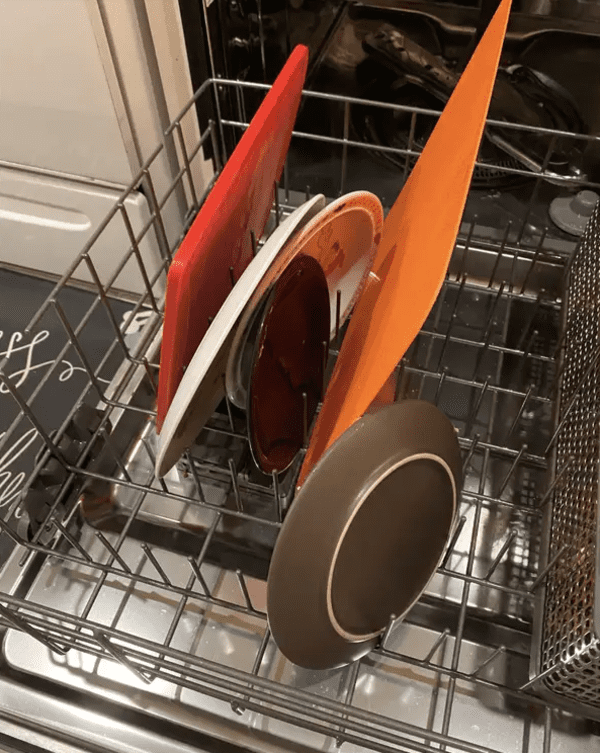 chaotic boyfriends and girlfriends - improper dishwasher load