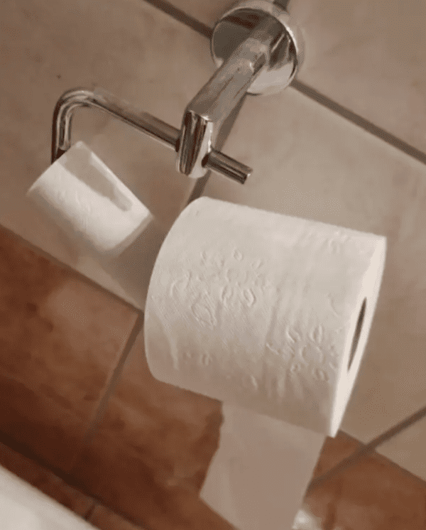 chaotic boyfriends and girlfriends - lazy toilet paper change