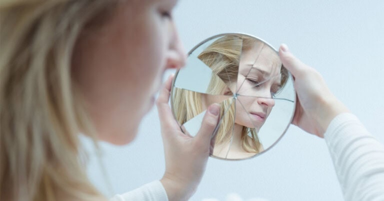 8 Subtle Habits That Scream ‘I Have Low Self-Esteem’ Without You Even Saying a Word